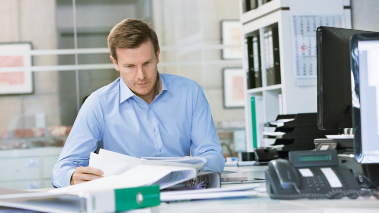 Consultant Jens in Office
