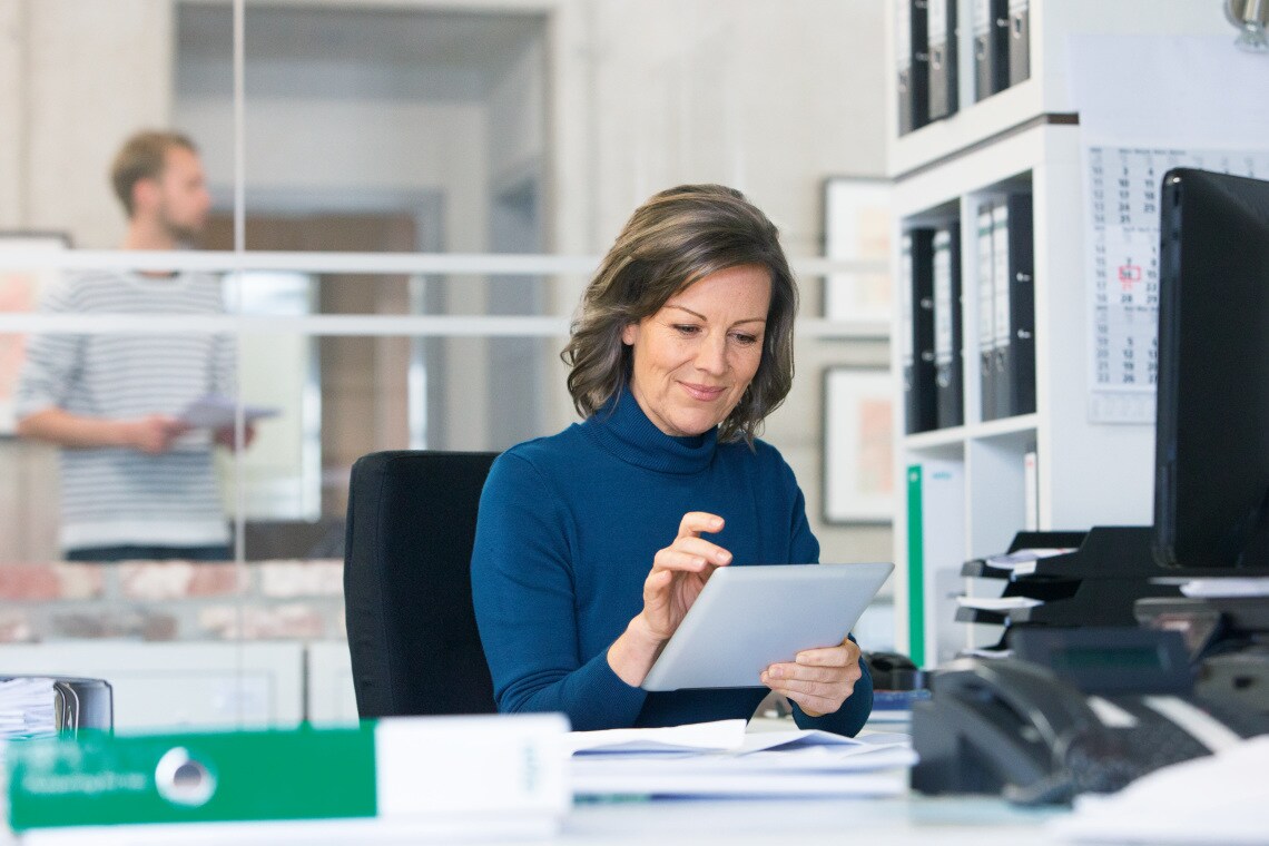 Consultant Franca op kantoor