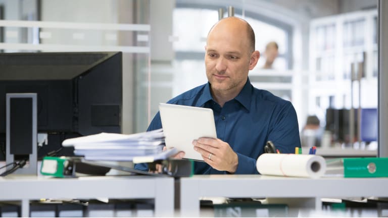 Consultant Marc in Office