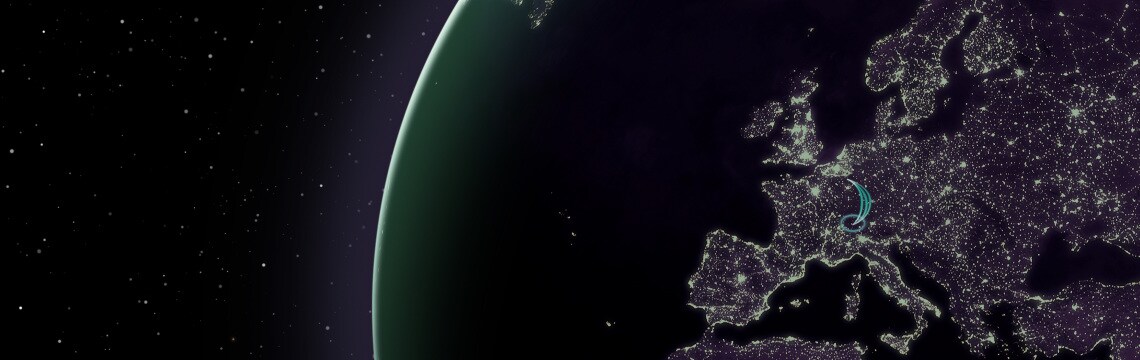 Detaillierte Darstellung der Erde nachts aus der Satellitenperspektive.