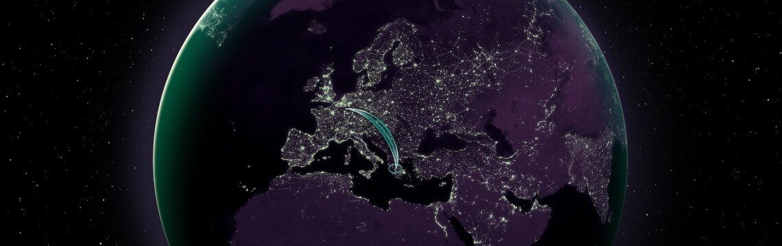 Detaillierte Darstellung der Erde nachts aus der Satellitenperspektive.