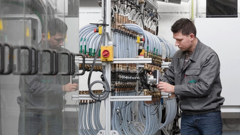 Wilo's OEM division (OEM) is based in Aubigny, France, with 500 employees. Picture shows a man, doing tests in the lab.