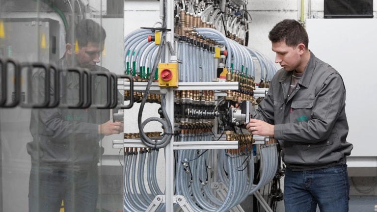 Wilo's OEM division (OEM) is based in Aubigny, France, with 500 employees. Picture shows a man, doing tests in the lab.