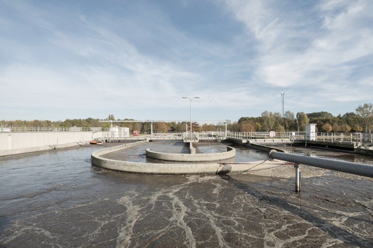 Biologische Reinigung in der Kläranlage Almere, NL, Umlaufbecken