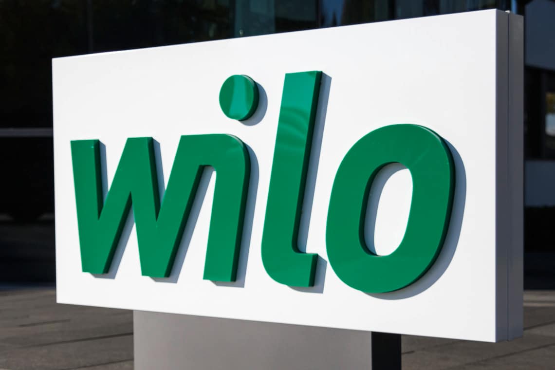 Wilo Logo vor dem Hauoteingang am Hauptsitz in Dortmund