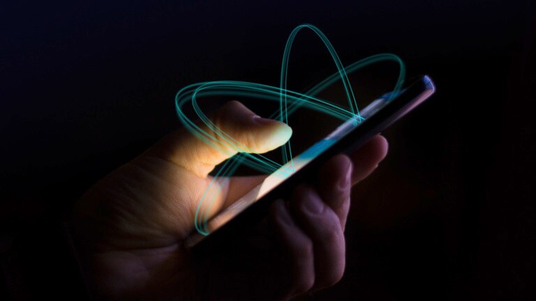 Hand mit Smartphone