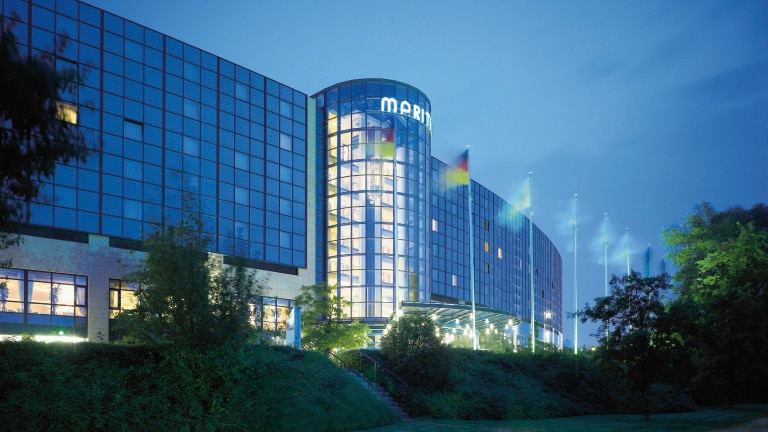 Maritim Airport Hotel Hannover at night