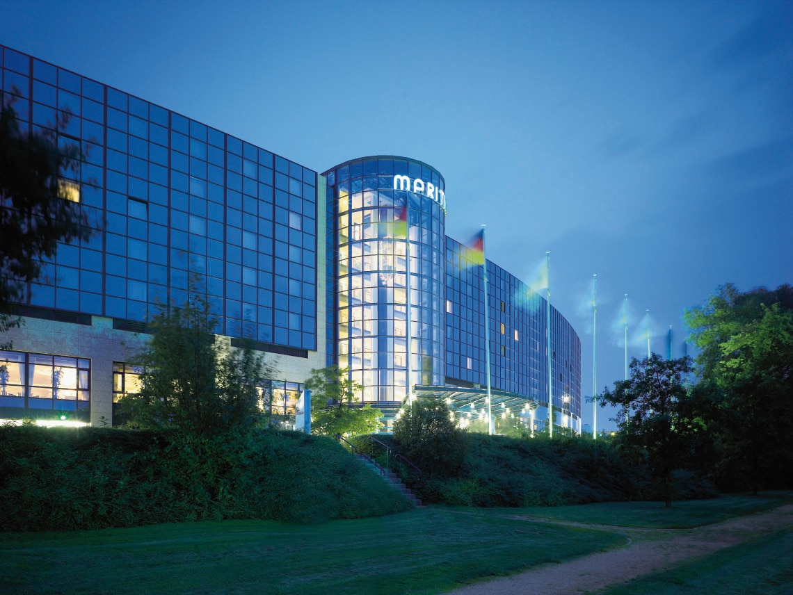 Maritim Airport Hotel Hannover at night